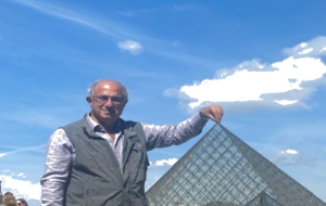 Tout en haut de l'affiche...