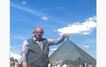Tout en haut de l'affiche...